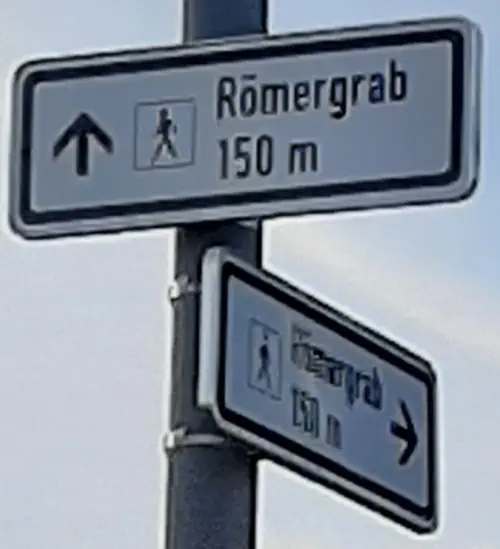 Neue Hinweisschilder auf das Römergrab Weiden
