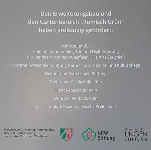 Die Sponsorentafel anlässlich der Einweihung des Erweiterungsbaus